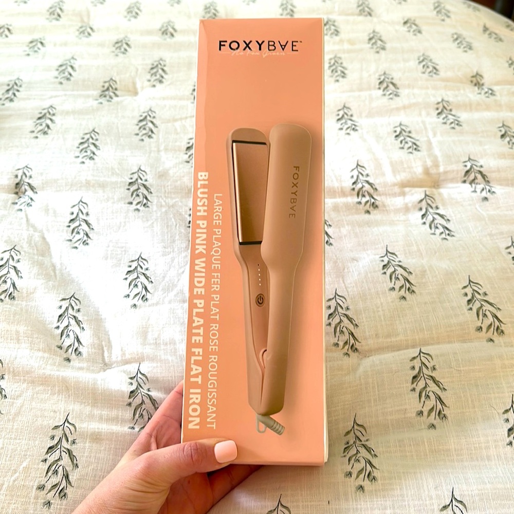 NIB FOXYBAE Blush Pink Wide Plate 1.75” Flat Iron